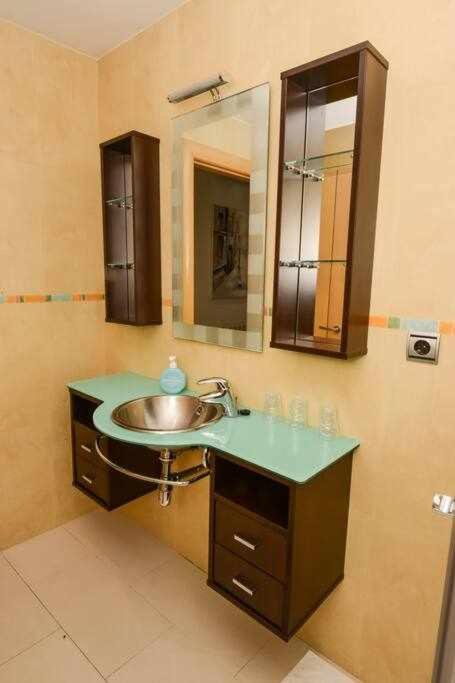 Sientete Como En Casa En Apartamento Padre Isla Apartment Leon Ngoại thất bức ảnh